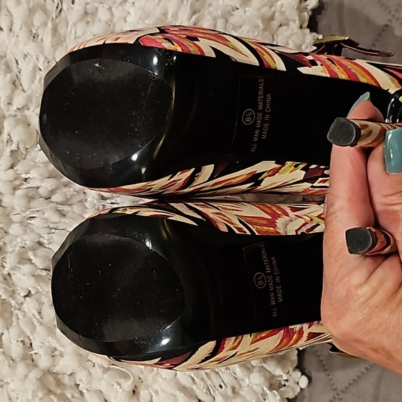 Alba Platform Heels - Picture 9 of 16